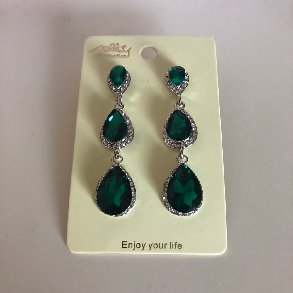 Emerald cocktail earrings
